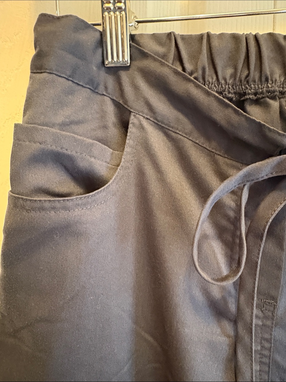 Women’s Grey’s Anatomy Grey Drawstring Scrub Pants - Picture 6 of 9